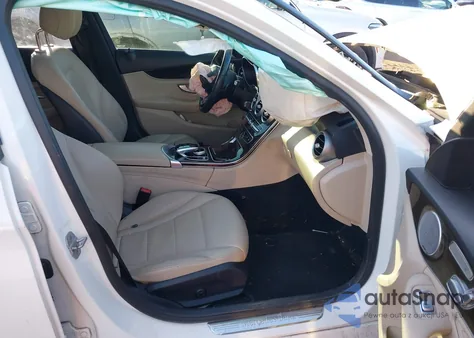 2015 Mercedes-Benz C 300 4Matic z USA, uszkodzony, nr VIN 55SWF4KBXFU081919